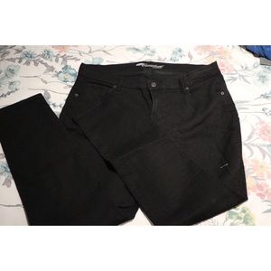 🖤 OLD NAVY BLACK SWEETHEART JEANS 🖤